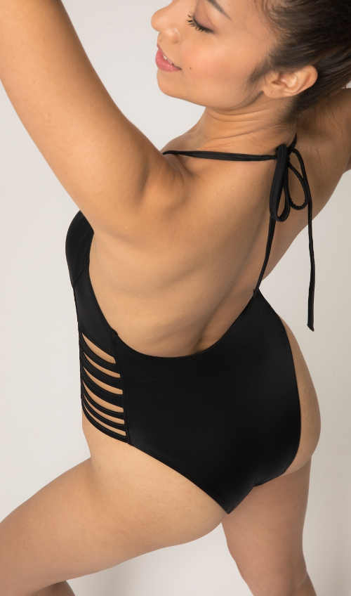 Sexy černé jednodílné plavky s průstřihy